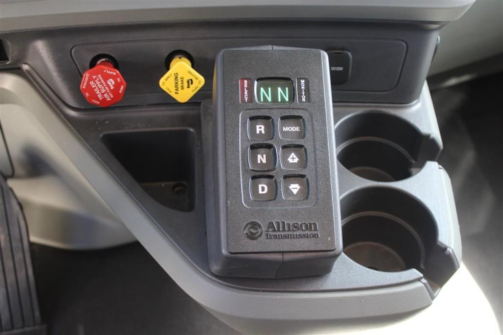 2021 KENWORTH T880