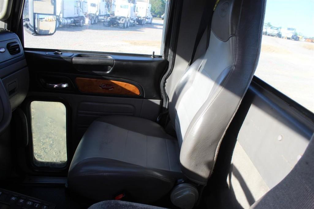 2011 PETERBILT 386 DAY CAB