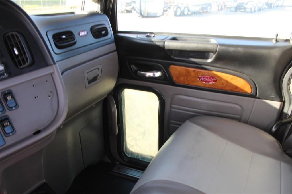 2011 PETERBILT 386 DAY CAB