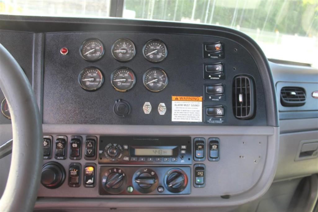 2011 PETERBILT 386 DAY CAB