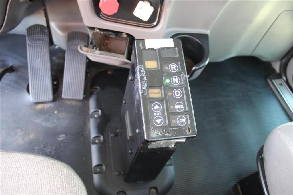 2011 PETERBILT 386 DAY CAB