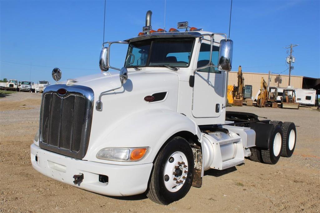 2011 PETERBILT 386 DAY CAB