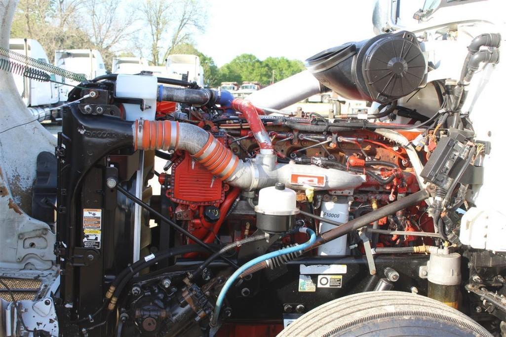2011 PETERBILT 386 DAY CAB