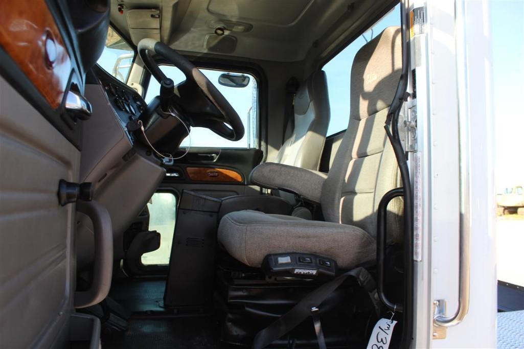 2011 PETERBILT 386 DAY CAB
