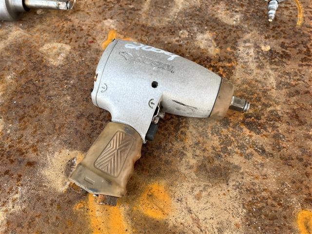 LOT OF AIR IMPACTS AND AIR GRINDER
