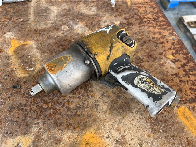 LOT OF AIR IMPACTS AND AIR GRINDER