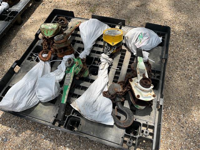 PALLET OF CHAIN AND LEVER HOISTS