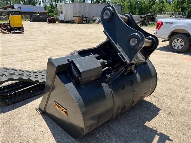 72IN TROJAN SWIVEL BUCKET