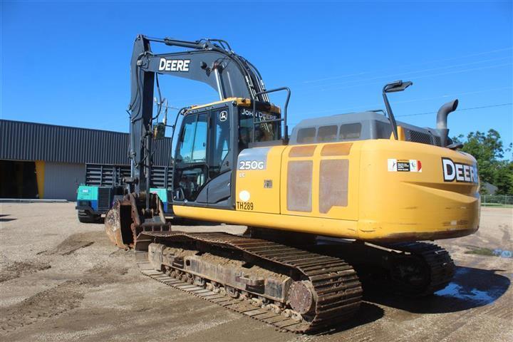 2017 JOHN DEERE 250G-LC EXCAVATOR