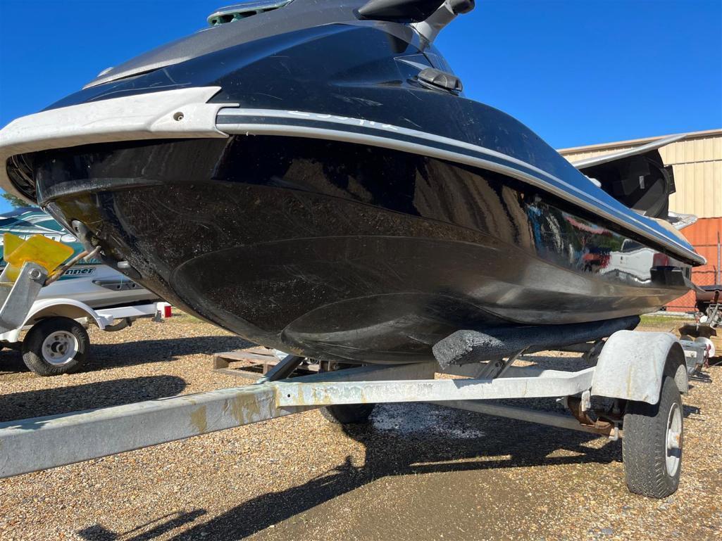 2011 YAMAHA WAVE RUNNER JET SKI