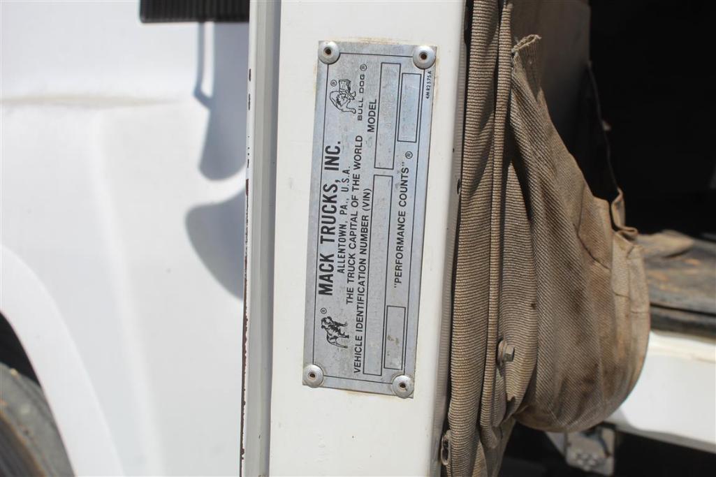 2002 MACK CH613 DAY CAB