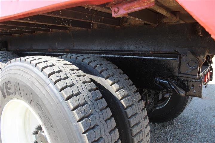 2004 MACK CV713