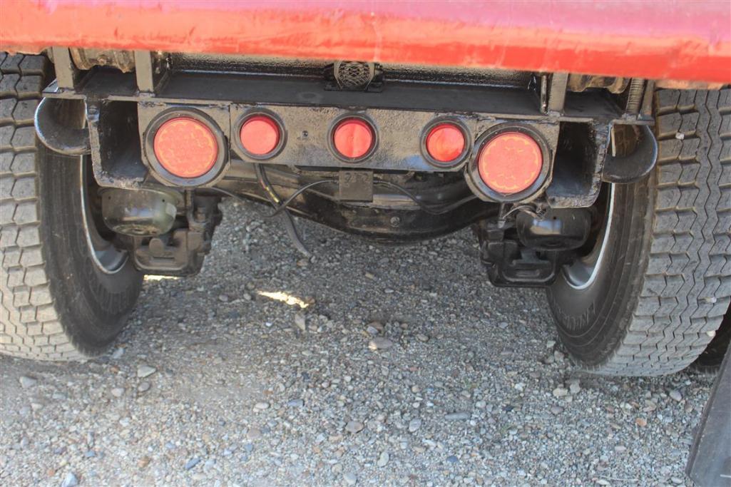 2004 MACK CV713