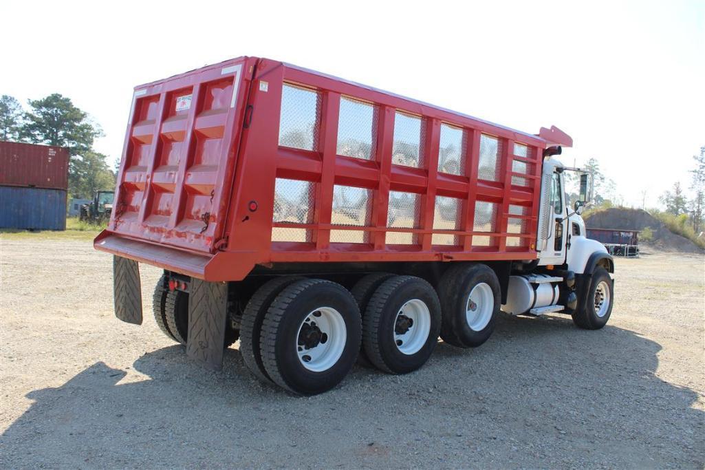 2004 MACK CV713