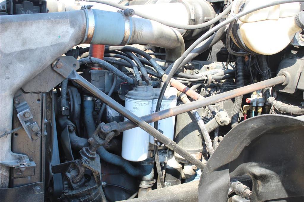 2004 MACK CV713