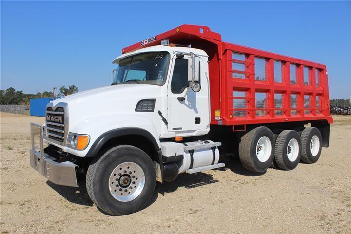 2004 MACK CV713