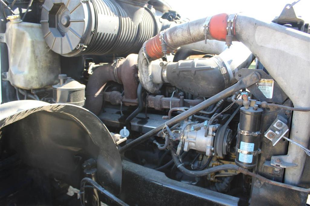 2004 MACK CV713