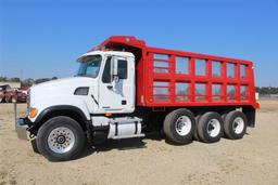 2004 MACK CV713