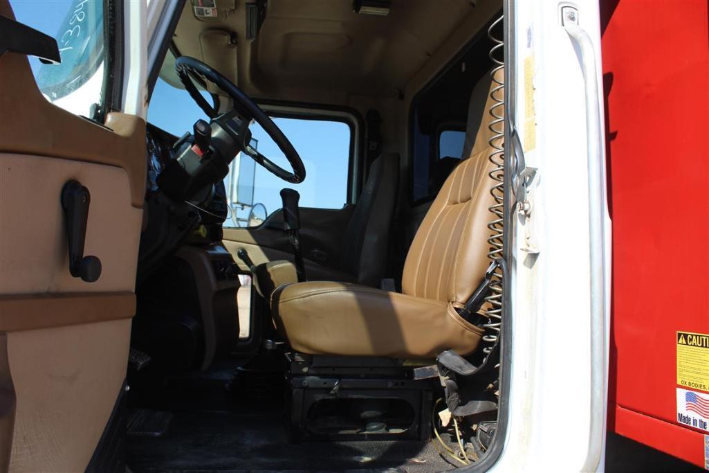 2004 MACK CV713