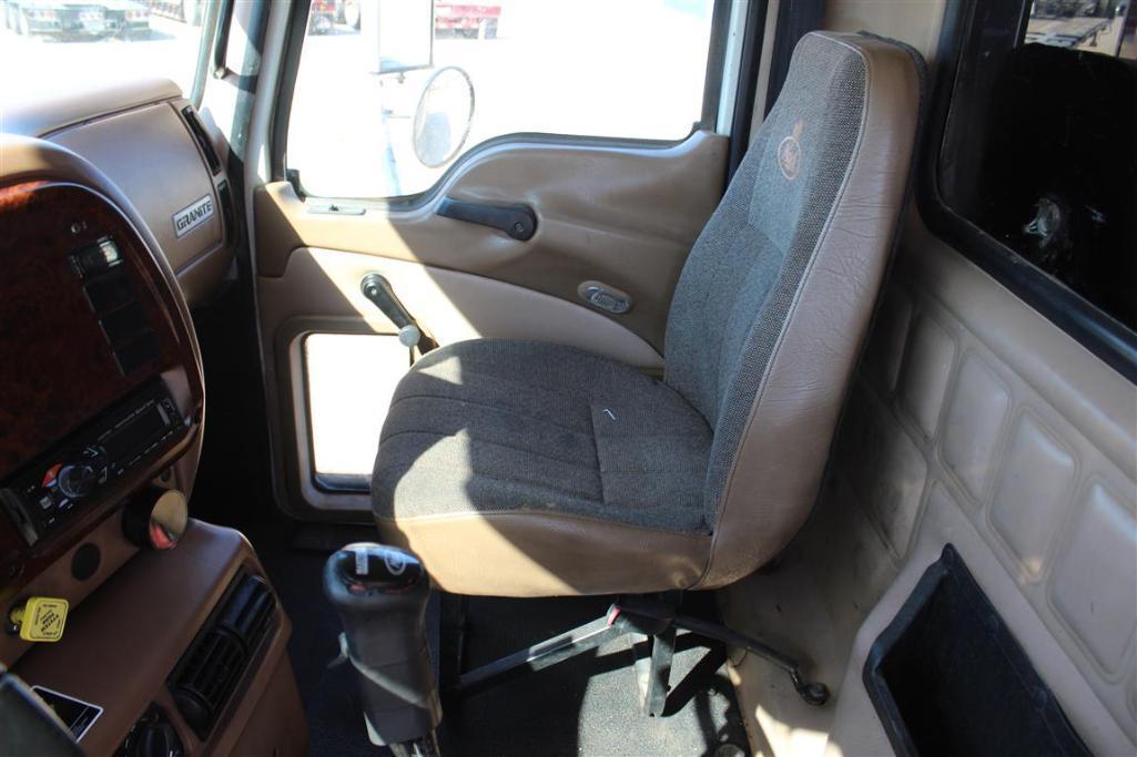 2004 MACK CV713