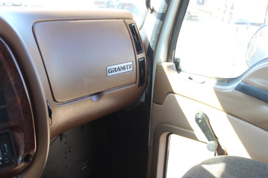 2004 MACK CV713