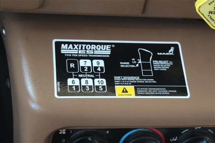 2004 MACK CV713