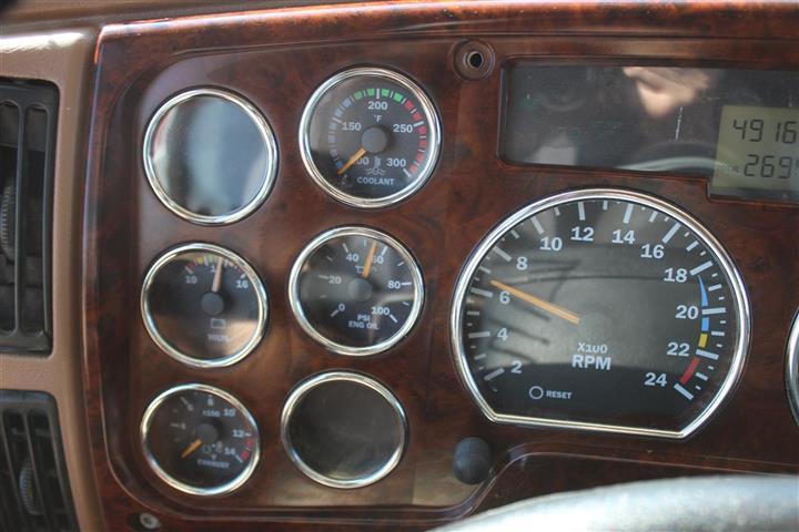 2004 MACK CV713