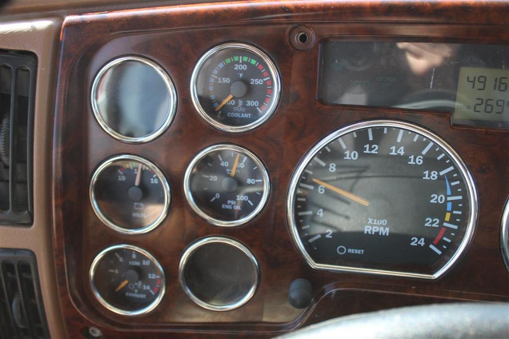 2004 MACK CV713