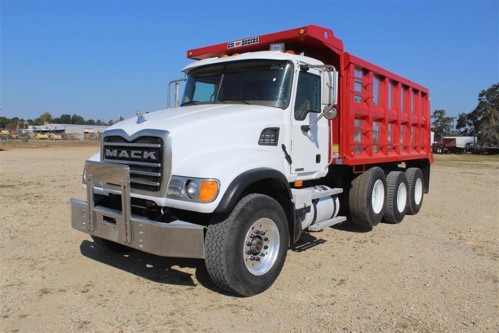 2004 MACK CV713