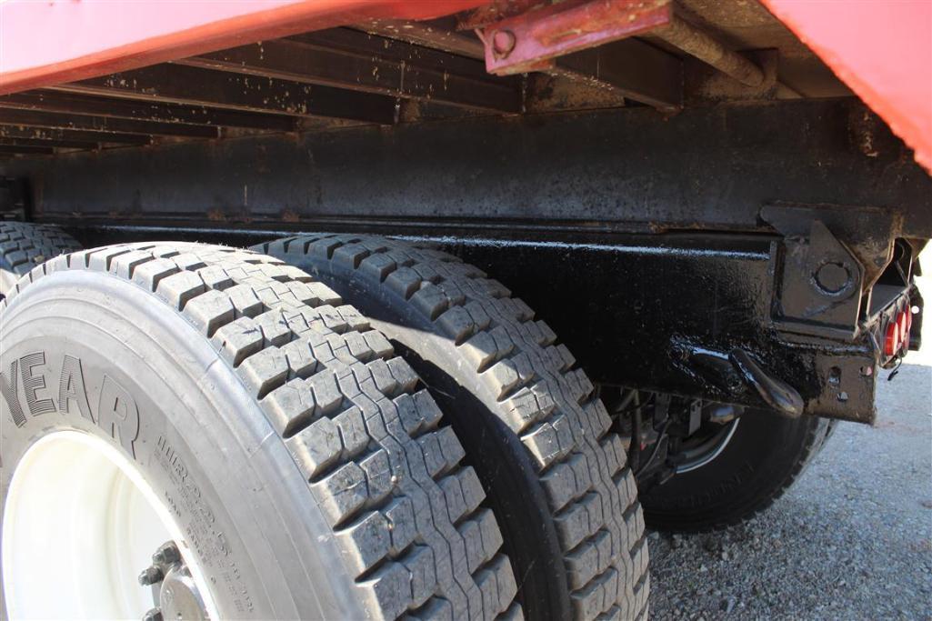 2004 MACK CV713