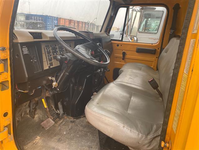 2001 INTERNATIONAL 4700 DT466E