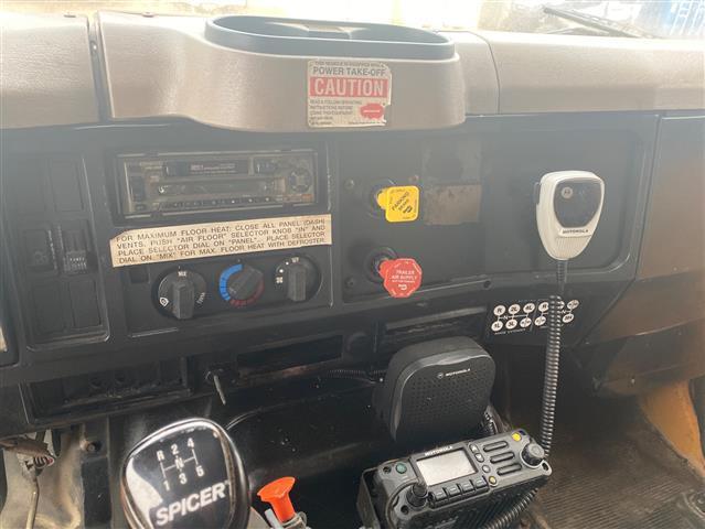 2001 INTERNATIONAL 4700 DT466E