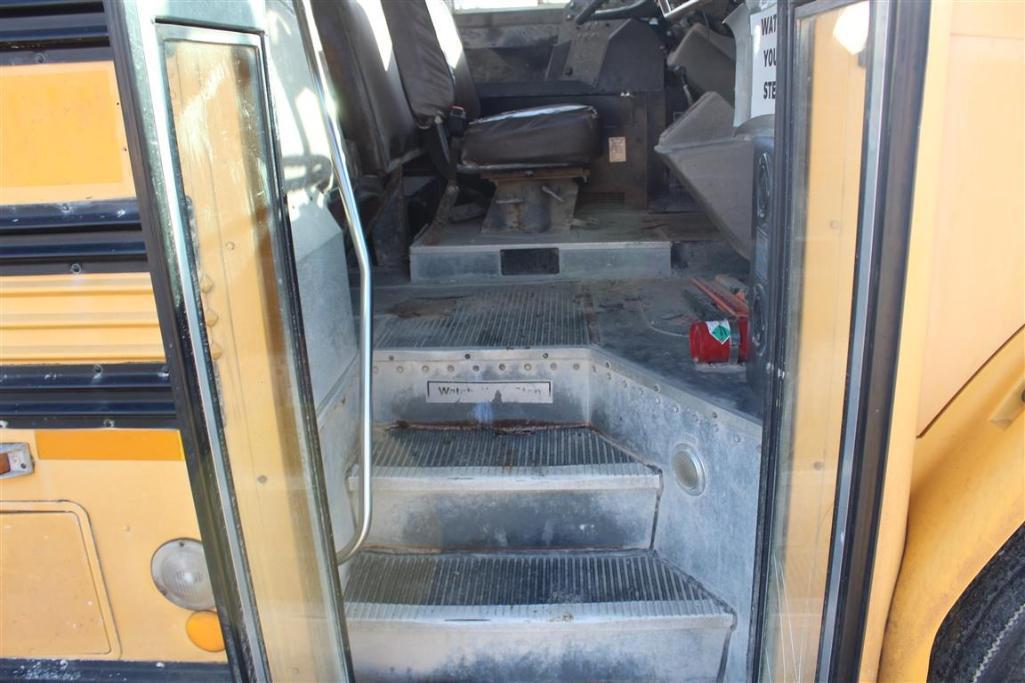 2002 FREIGHTLINER BUS