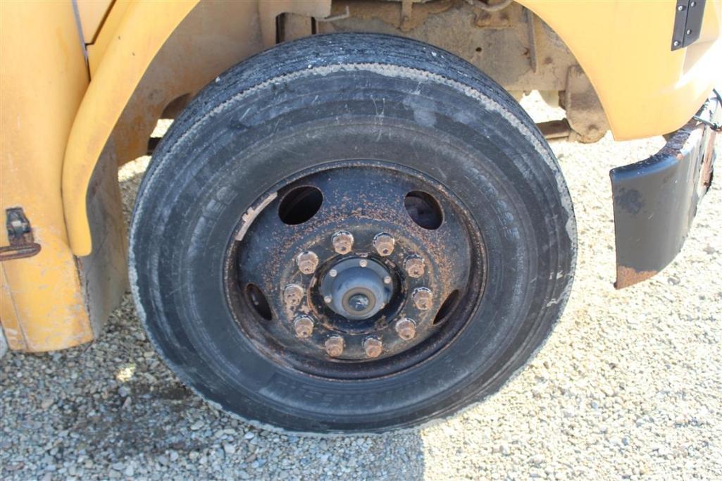 2002 FREIGHTLINER BUS
