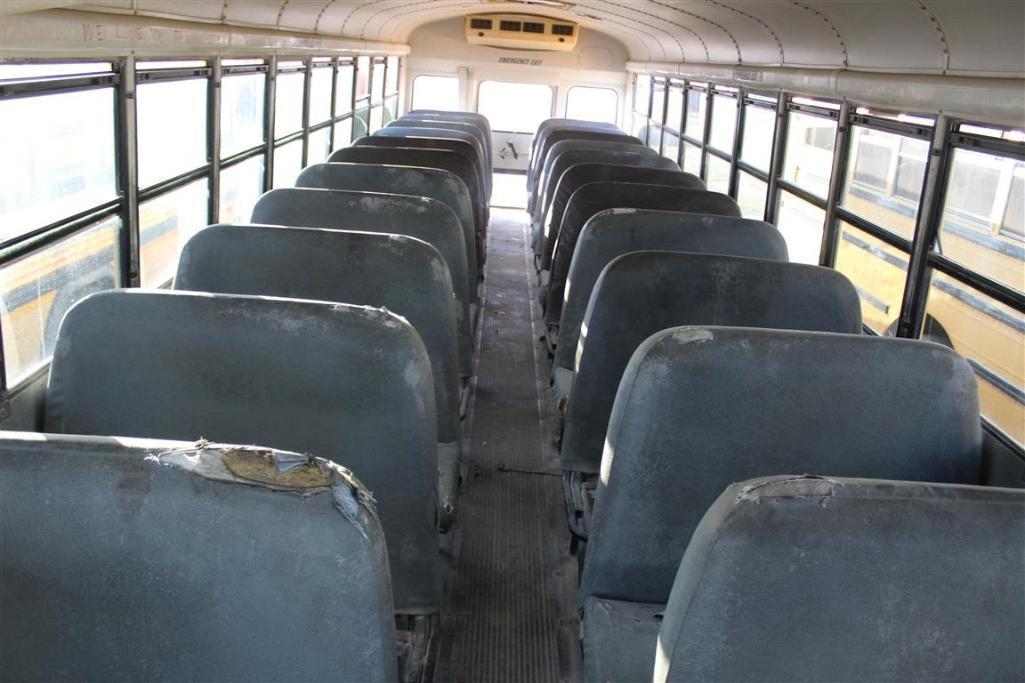 2004 THOMAS FREIGHTLINER BUS