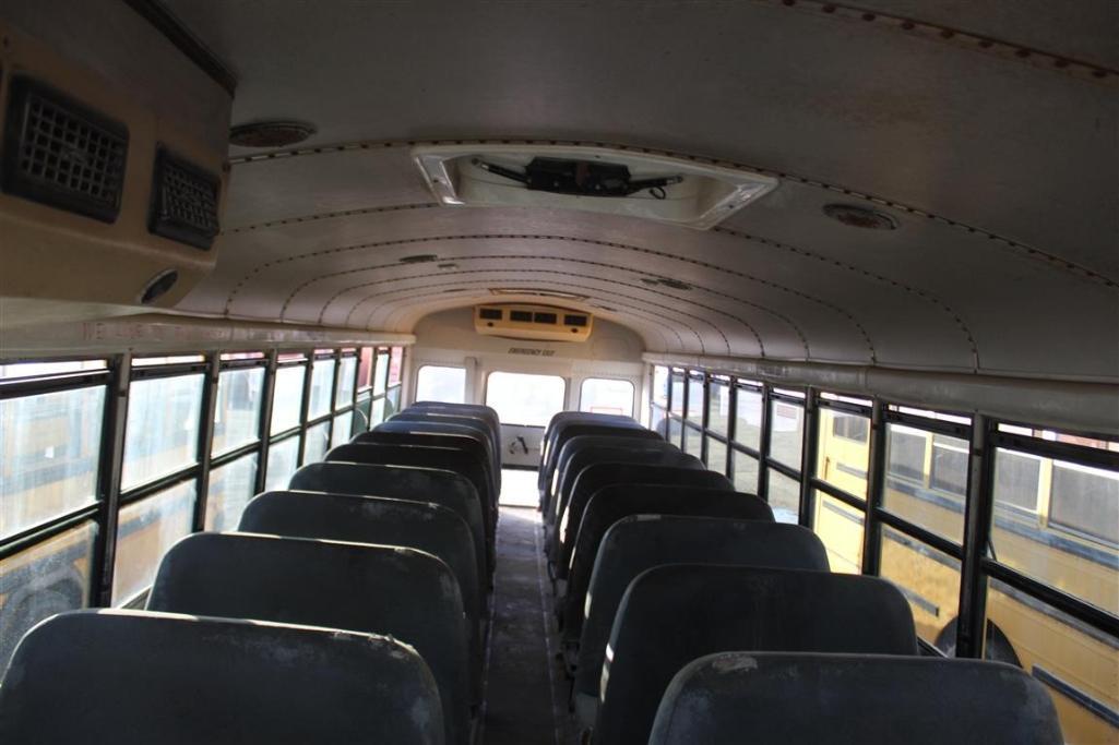 2004 THOMAS FREIGHTLINER BUS