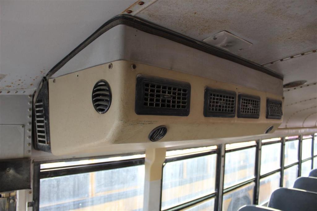 2004 THOMAS FREIGHTLINER BUS