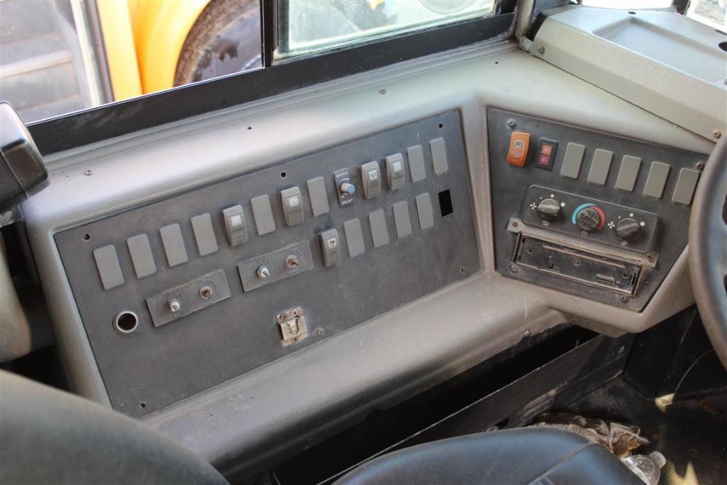 2004 THOMAS FREIGHTLINER BUS