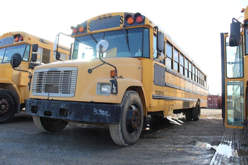 2004 THOMAS FREIGHTLINER BUS