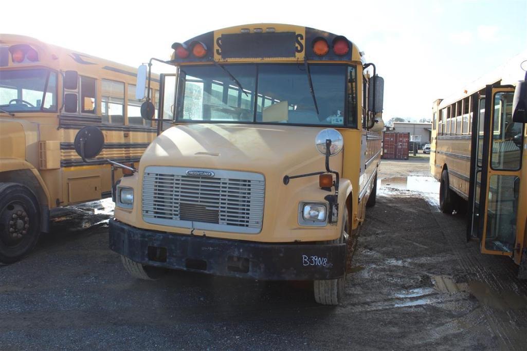 2004 THOMAS FREIGHTLINER BUS