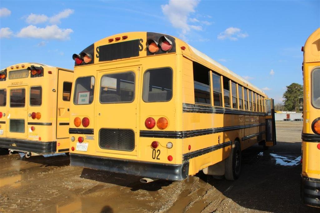 2004 THOMAS FREIGHTLINER BUS