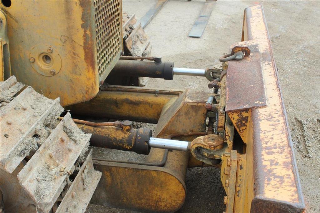 INTERNATIONAL TD8