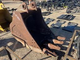 36IN KOMATSU DIGGING BUCKET