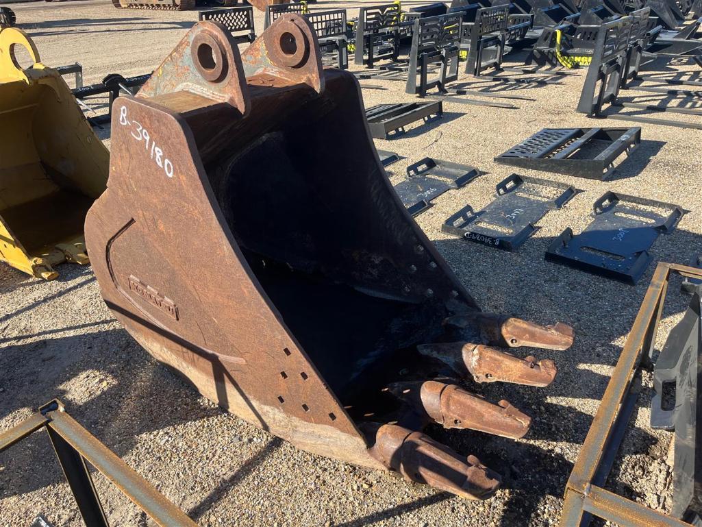 36IN KOMATSU DIGGING BUCKET