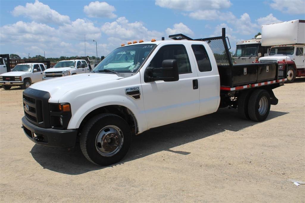 2008 FORD F30