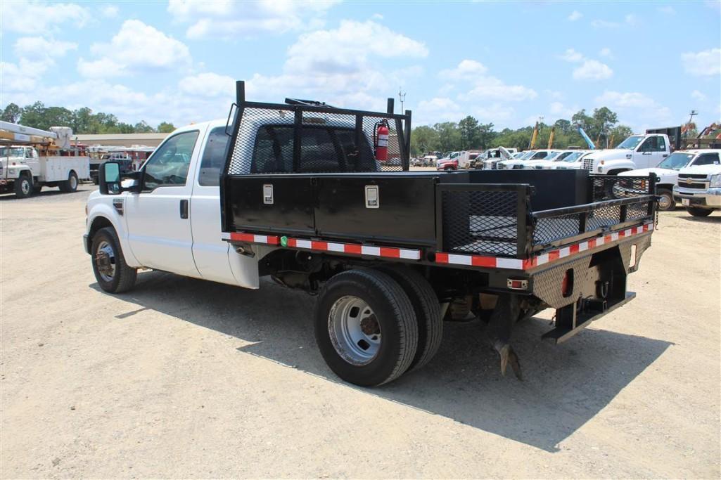 2008 FORD F30