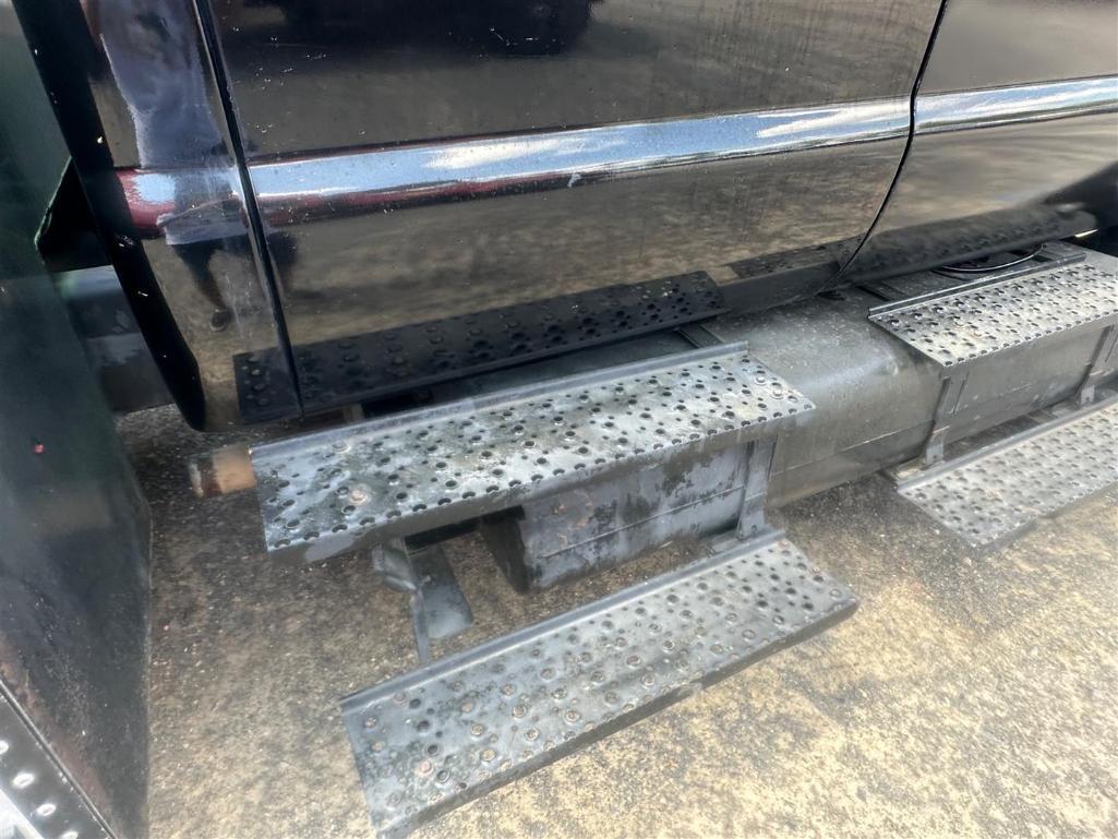 2004 FORD F750