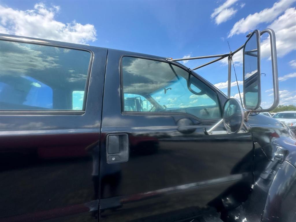2004 FORD F750