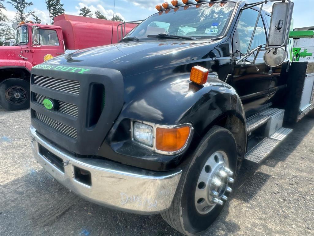 2004 FORD F750
