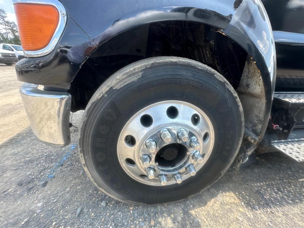 2004 FORD F750